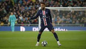 Neymar vai aos treinos 'quase bêbado', diz imprensa francesa