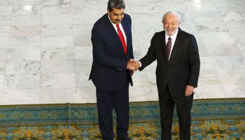 Ao lado de Maduro, Lula defende união de países latino-americanos