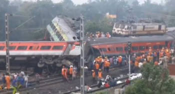 Colisão de trens na Índia: mais de 280 mortos e 800 feridos em trágico acidente