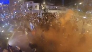 Milhares em Tel Aviv exigem renúncia de Netanyahu; polícia reprime