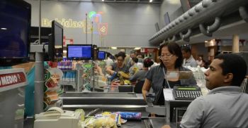 Índice que mostra intenção de consumo das famílias cai 0,2% em julho